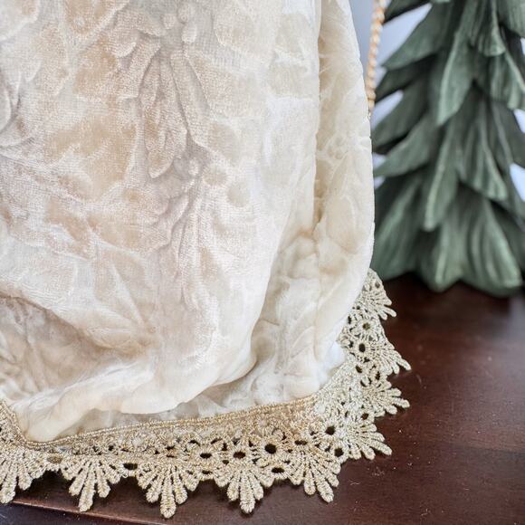 Elegant Vintage Holiday Moments Collection-Tabletop/Treetop Santa-Gold and Ivory - Picture 6 of 11